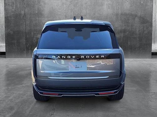 2025 Land Rover Range Rover P550e SE