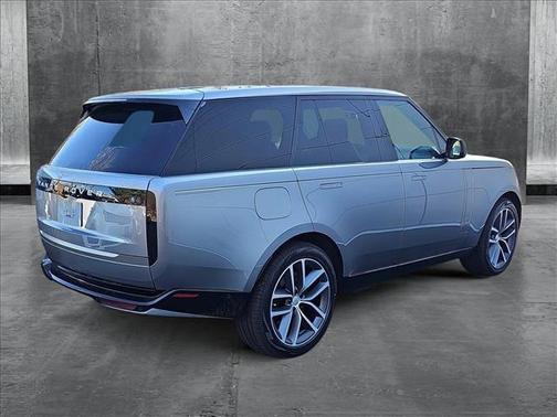 2025 Land Rover Range Rover P550e SE