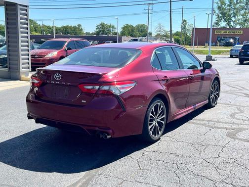 Pearl 2018 Toyota Camry SE