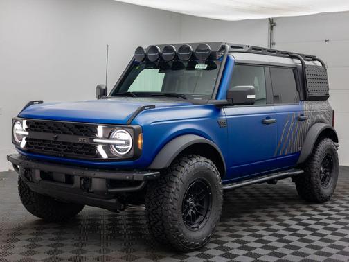 Azure Gray Metallic Tri-Coat 2025 Ford Bronco Badlands