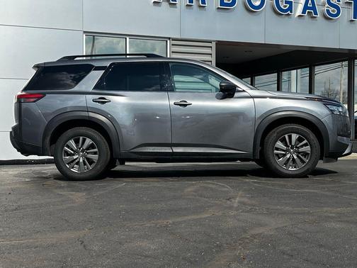 2024 Nissan Pathfinder SV 4WD