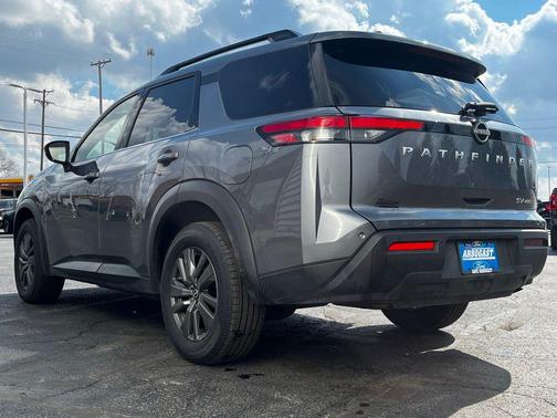 2024 Nissan Pathfinder SV 4WD