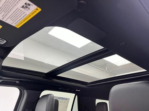 Star White Metallic Tri-Coat 2026 Ford Expedition Max Platinum