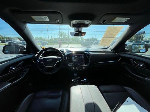Mosaic Black Metallic 2023 Chevrolet Traverse RS