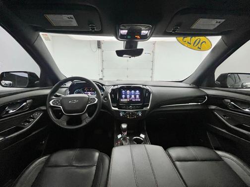 Mosaic Black Metallic 2023 Chevrolet Traverse RS