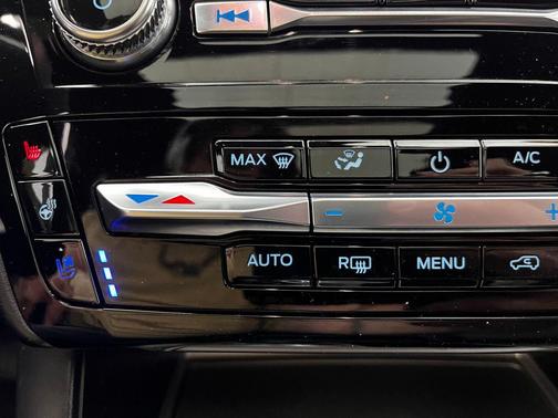 Star White Metallic Tri-Coat 2023 Ford Explorer Platinum