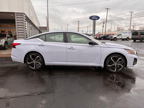 2024 Nissan Altima SR FWD