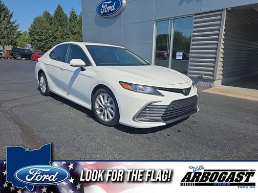 Ice 2023 Toyota Camry LE