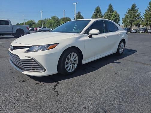 Ice 2023 Toyota Camry LE