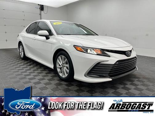 Ice 2023 Toyota Camry LE