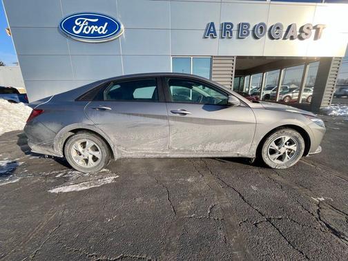 2023 Hyundai ELANTRA SE