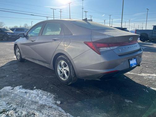 2023 Hyundai ELANTRA SE