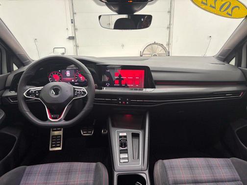 White Pearl 2022 Volkswagen Golf GTI 2.0T SE DSG