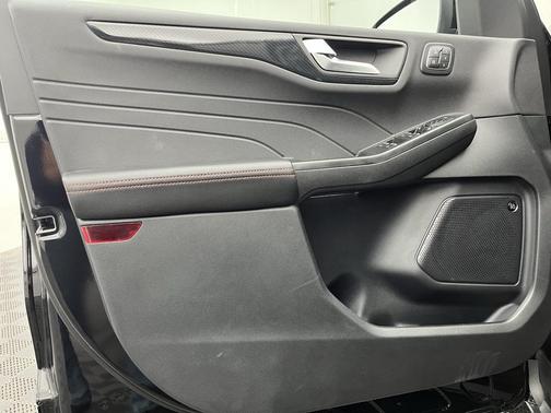 2025 Ford Escape ST-Line Elite