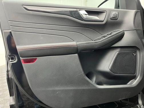 2025 Ford Escape ST-Line Elite