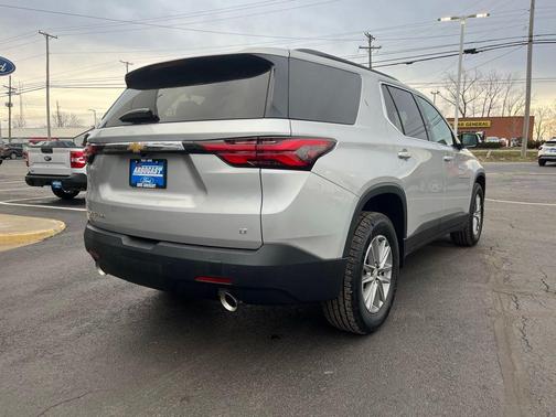 2022 Chevrolet Traverse LT Cloth