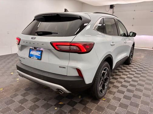 2026 Ford Escape Platinum