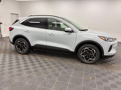 2026 Ford Escape Platinum