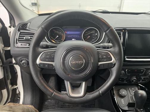 Photo 3 of 31 of 2019 Jeep Compass Limited