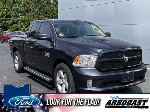 Brilliant Black Crystal Pearlcoat 2016 RAM 1500 Tradesman/Express