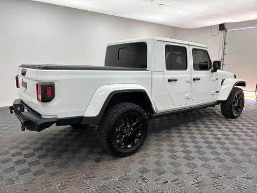 2024 Jeep Gladiator Nighthawk