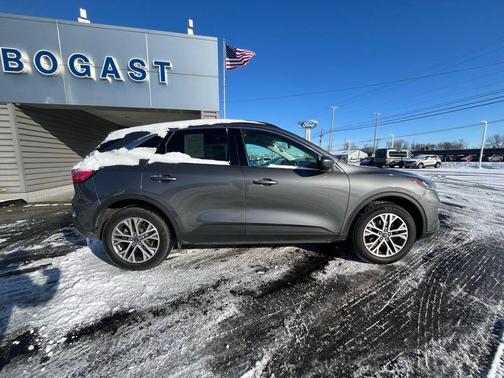 2022 Ford Escape SEL