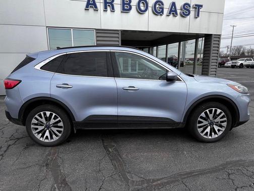 Blue Silver Metallic 2022 Ford Escape Titanium