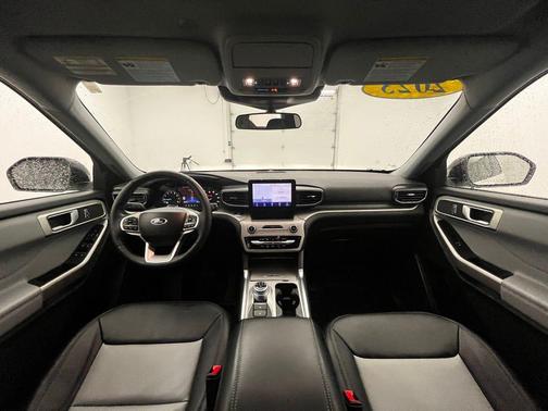 Star White Metallic Tri-Coat 2023 Ford Explorer XLT