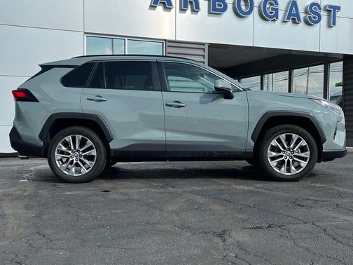2022 Toyota RAV4 XLE Premium