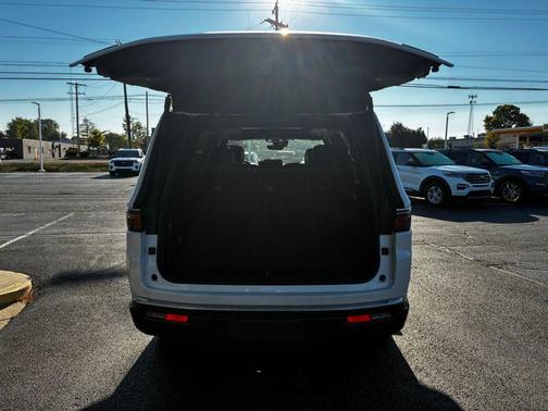 2022 Jeep Wagoneer Series III 4x4