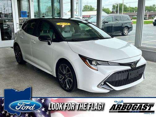 Wind Chill Pearl/Midnight Black Metallic 2022 Toyota Corolla XSE