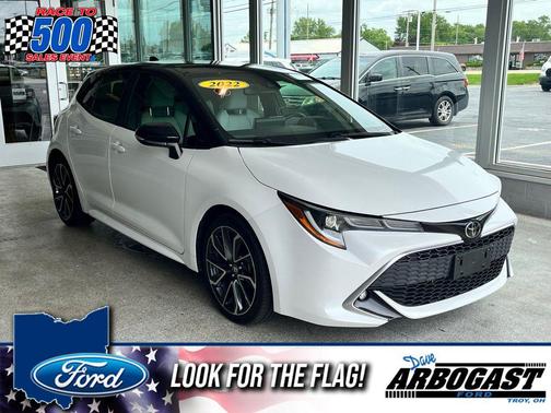 Wind Chill Pearl/Midnight Black Metallic 2022 Toyota Corolla XSE
