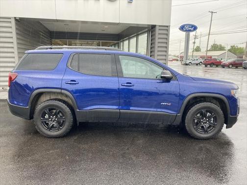 2023 GMC Acadia AWD AT4