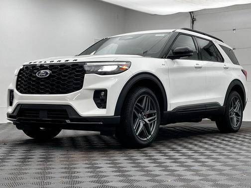 Star White Metallic Tri-Coat 2026 Ford Explorer ST-Line