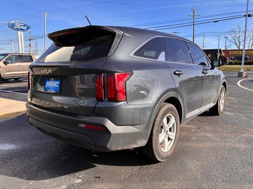 2022 Kia Sorento LX