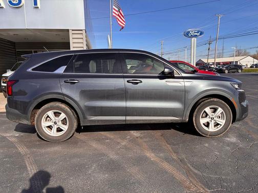2022 Kia Sorento LX