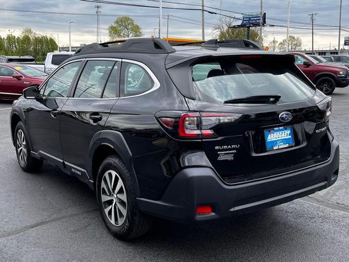 Crystal Black Silica 2023 Subaru Outback Base