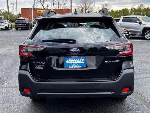 Crystal Black Silica 2023 Subaru Outback Base