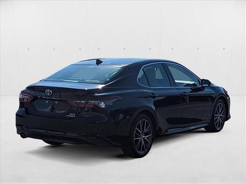 2023 Toyota Camry Hybrid XLE