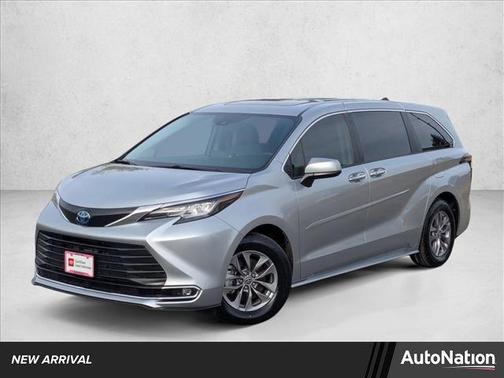 2023 Toyota Sienna XLE