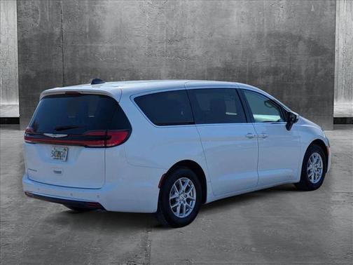 2023 Chrysler Pacifica Touring-L