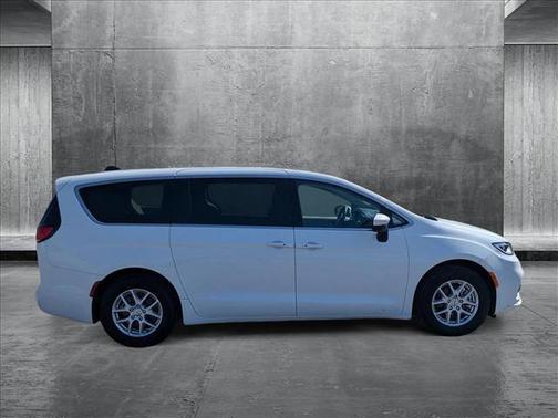 2023 Chrysler Pacifica Touring-L