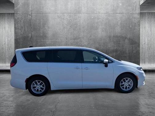 2023 Chrysler Pacifica Touring-L