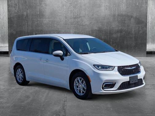 2023 Chrysler Pacifica Touring-L