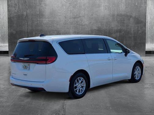 2023 Chrysler Pacifica Touring-L
