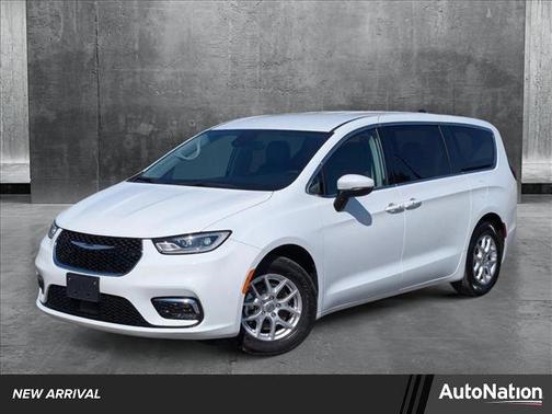 2023 Chrysler Pacifica Touring-L
