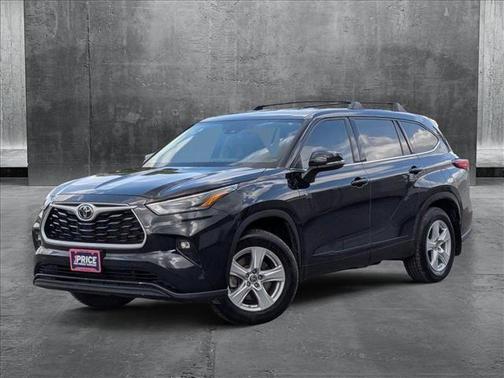 2022 Toyota Highlander LE