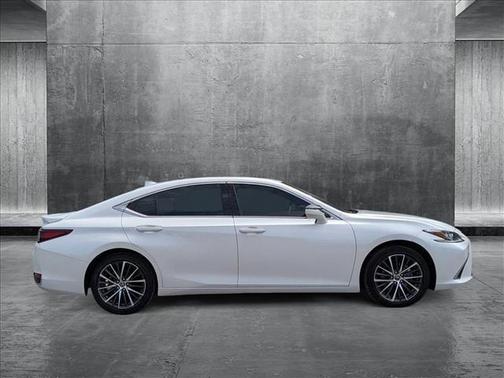 2025 Lexus ES 300h Base