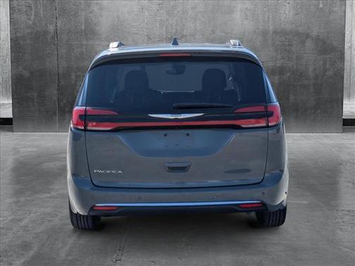 2022 Chrysler Pacifica Touring-L
