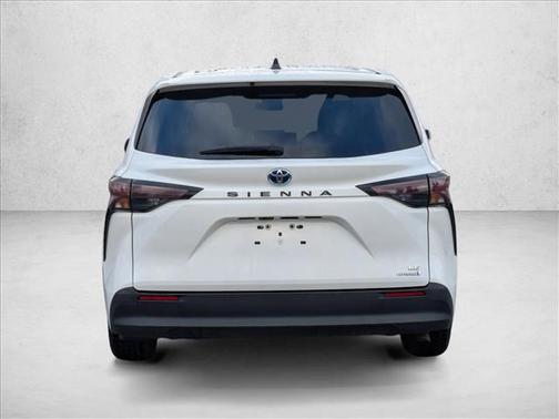 2023 Toyota Sienna LE